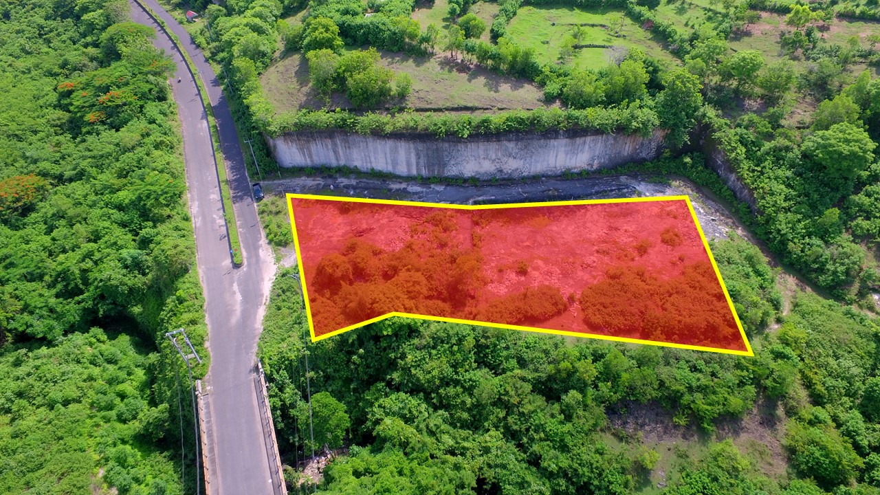 strategic land in Ungasan just 1.5km from Green Bowl Beach